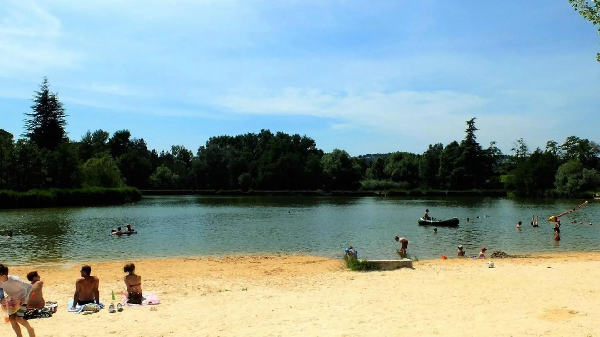 Pretty, Spacious Holiday Home With Private Pool Villes-sur-Auzon Francia